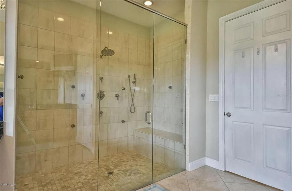En Venta: $1,800,000 (5 camas, 4 baños, 5242 Pies cuadrados)