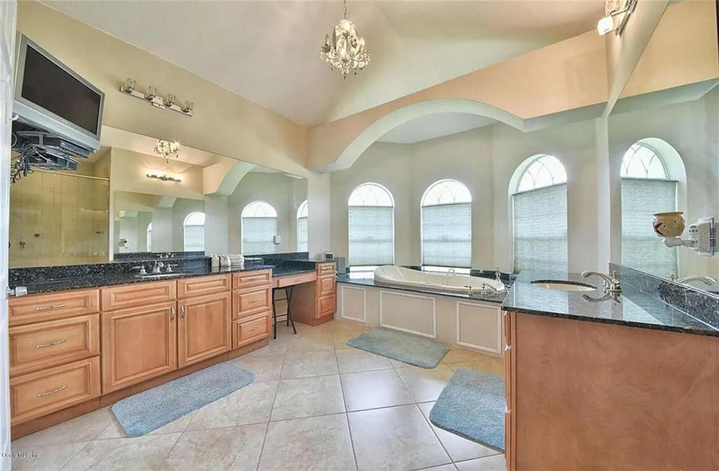 En Venta: $1,800,000 (5 camas, 4 baños, 5242 Pies cuadrados)