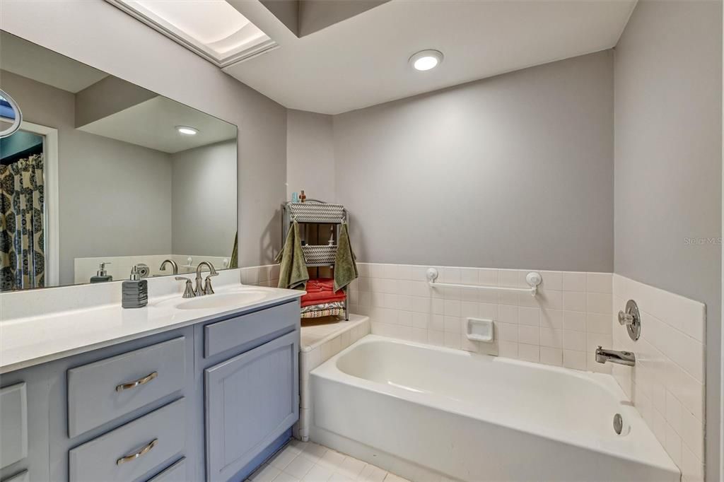 For Sale: $299,000 (2 beds, 2 baths, 1110 Square Feet)