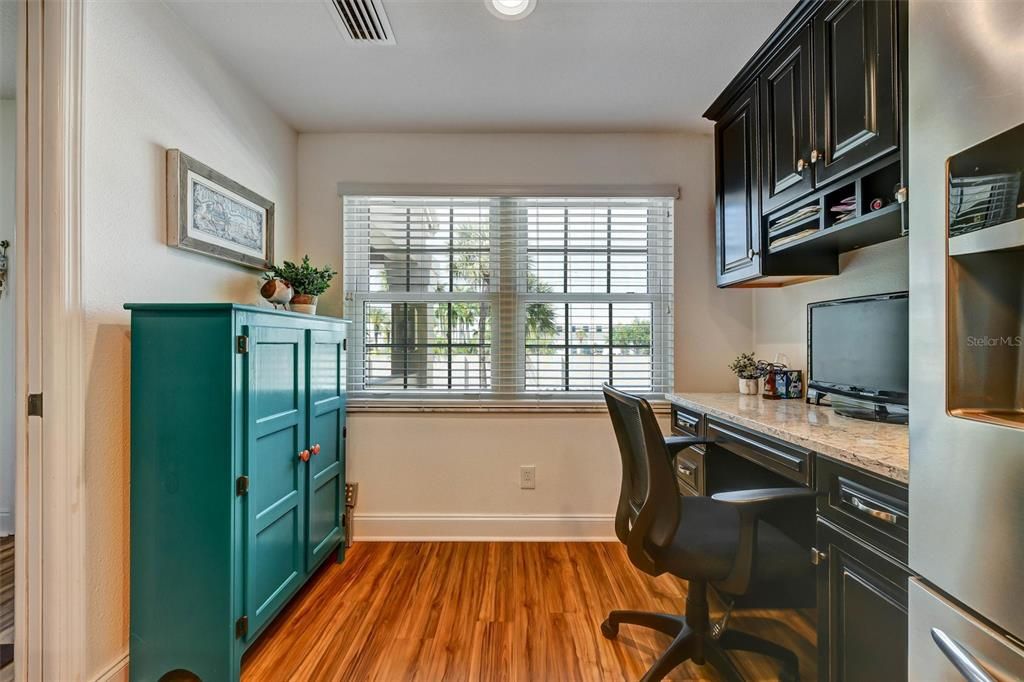 For Sale: $299,000 (2 beds, 2 baths, 1110 Square Feet)