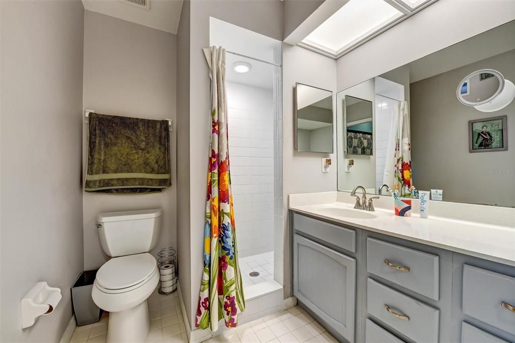 For Sale: $299,000 (2 beds, 2 baths, 1110 Square Feet)