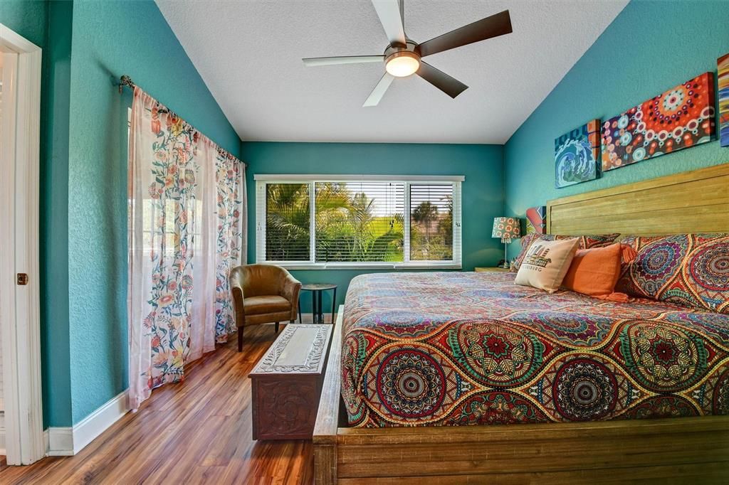 For Sale: $299,000 (2 beds, 2 baths, 1110 Square Feet)
