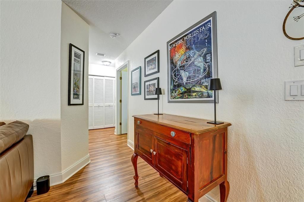 For Sale: $299,000 (2 beds, 2 baths, 1110 Square Feet)