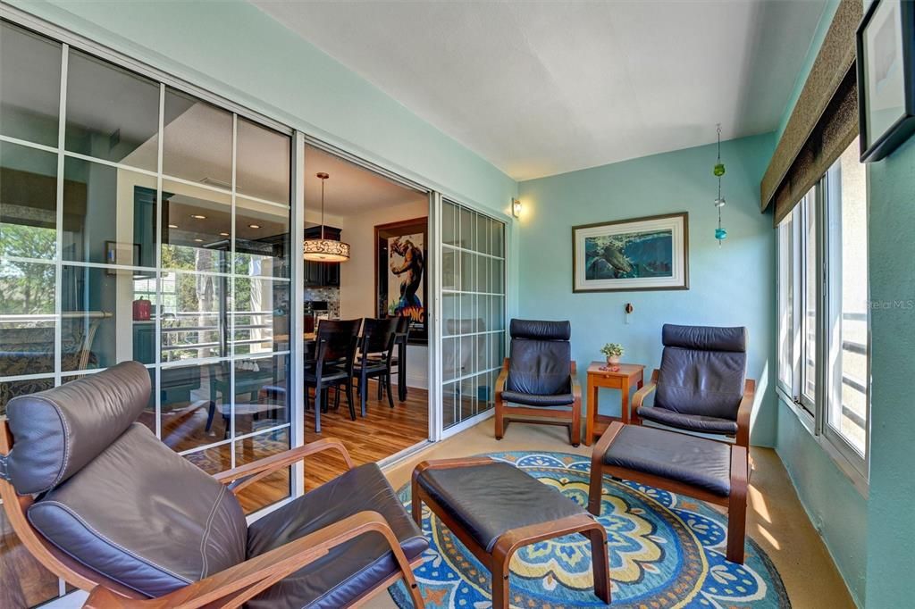 For Sale: $299,000 (2 beds, 2 baths, 1110 Square Feet)