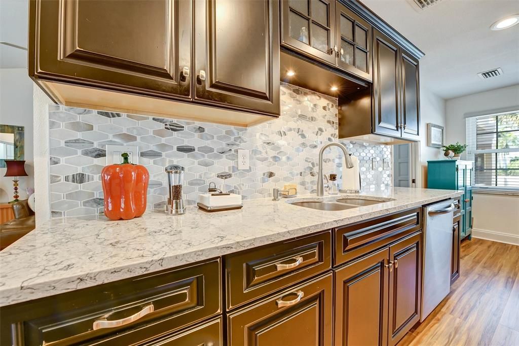For Sale: $299,000 (2 beds, 2 baths, 1110 Square Feet)