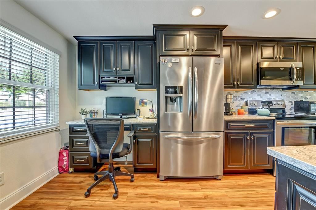 For Sale: $299,000 (2 beds, 2 baths, 1110 Square Feet)