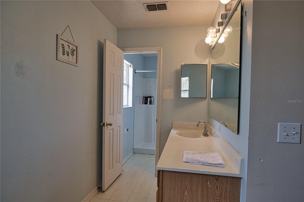 Active With Contract: $185,900 (3 beds, 2 baths, 2248 Square Feet)