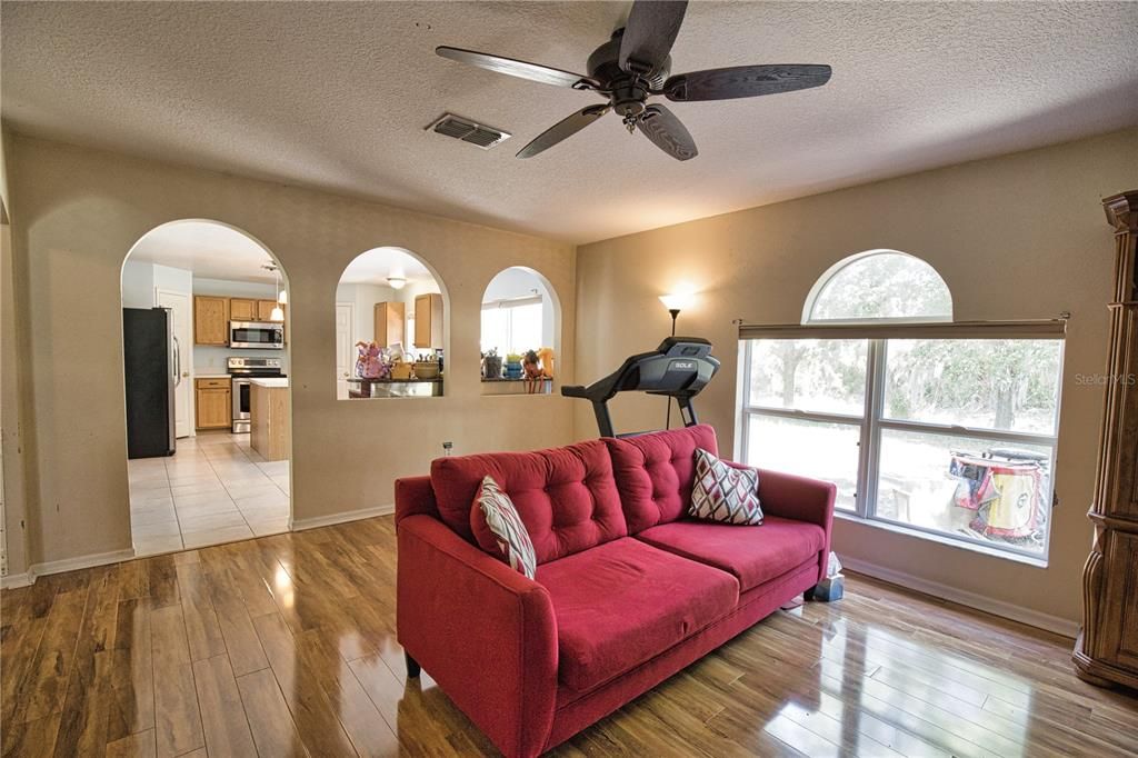 Active With Contract: $185,900 (3 beds, 2 baths, 2248 Square Feet)