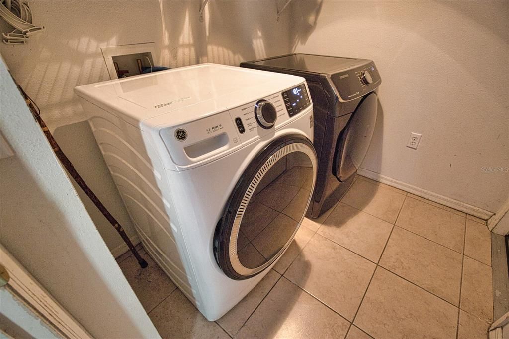 Active With Contract: $185,900 (3 beds, 2 baths, 2248 Square Feet)
