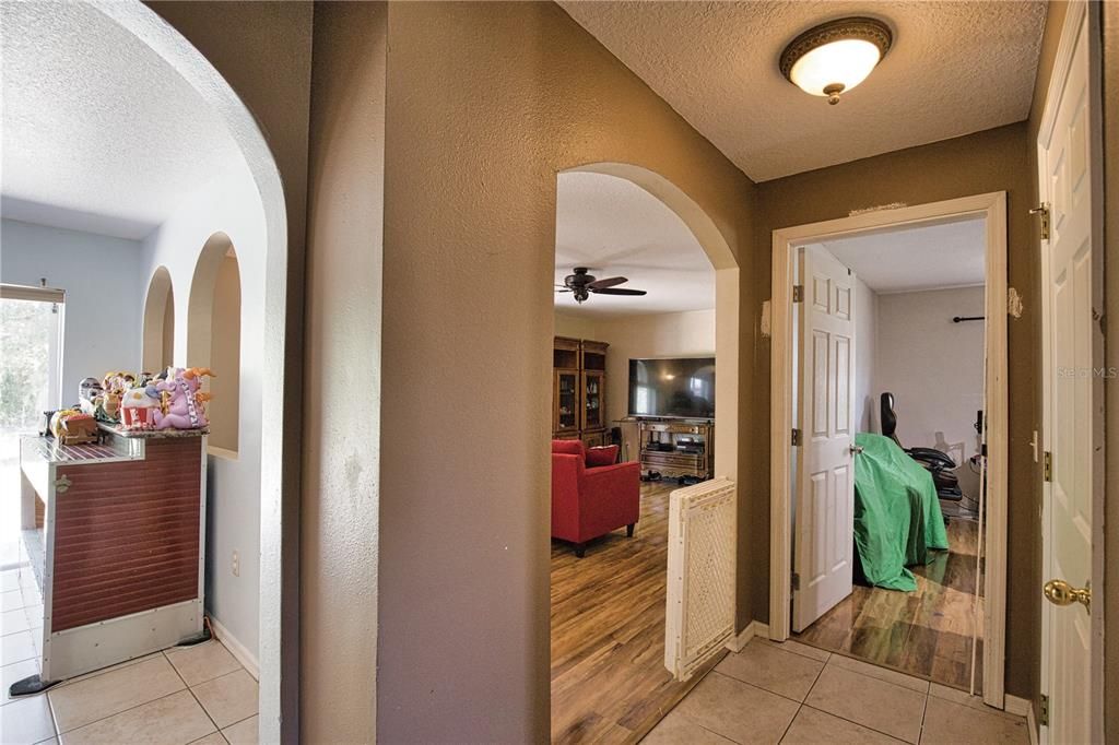 Active With Contract: $185,900 (3 beds, 2 baths, 2248 Square Feet)
