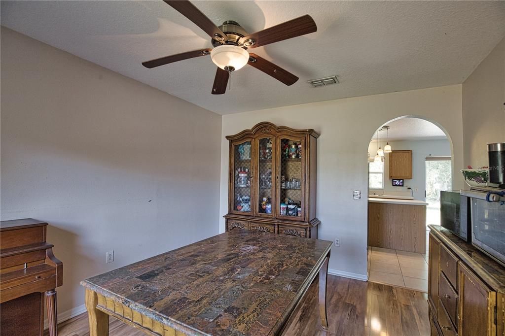Active With Contract: $185,900 (3 beds, 2 baths, 2248 Square Feet)