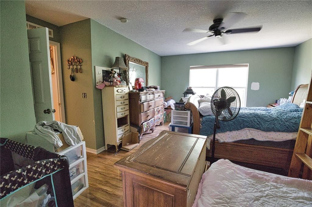 Active With Contract: $185,900 (3 beds, 2 baths, 2248 Square Feet)