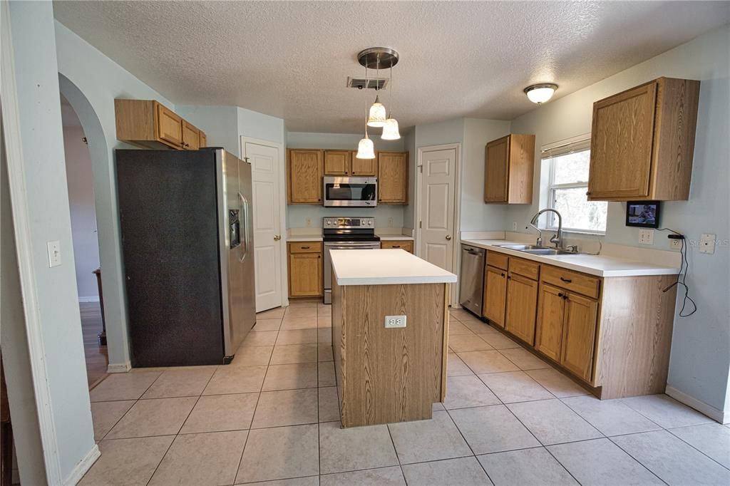 Active With Contract: $185,900 (3 beds, 2 baths, 2248 Square Feet)