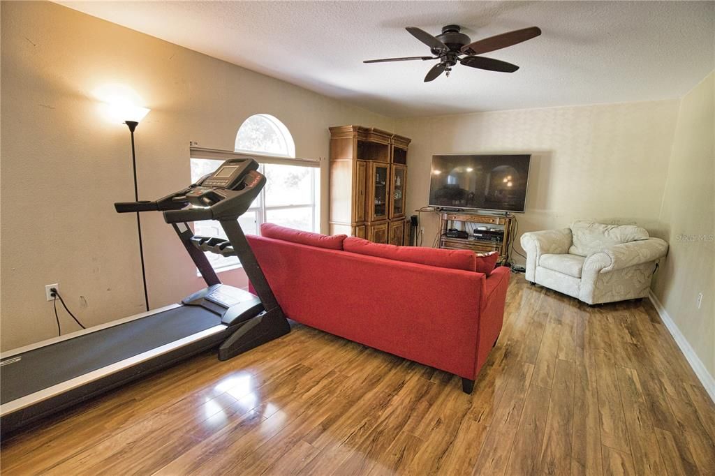 Active With Contract: $185,900 (3 beds, 2 baths, 2248 Square Feet)