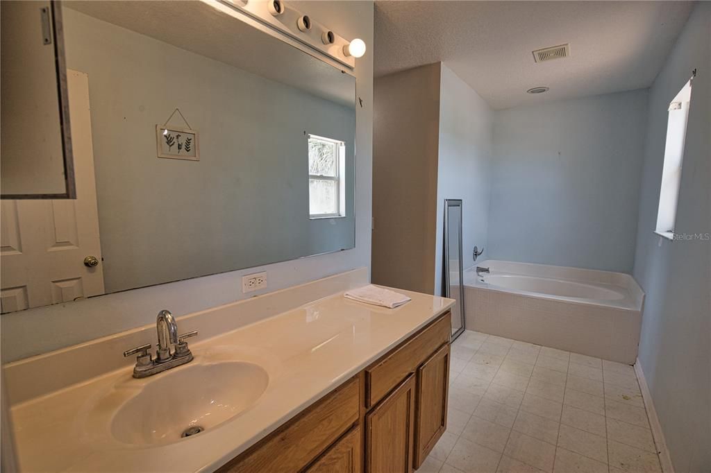 Active With Contract: $185,900 (3 beds, 2 baths, 2248 Square Feet)