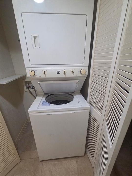 For Rent: $1,400 (2 beds, 2 baths, 932 Square Feet)