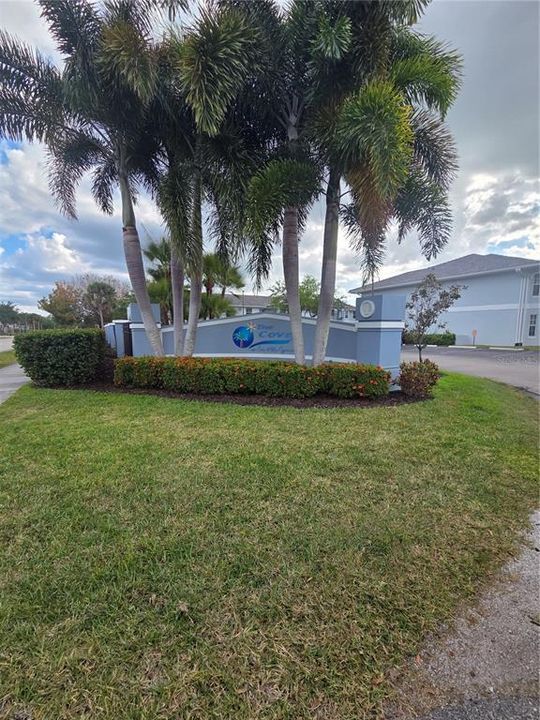 For Rent: $1,400 (2 beds, 2 baths, 932 Square Feet)