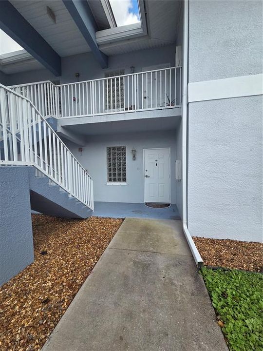 For Rent: $1,400 (2 beds, 2 baths, 932 Square Feet)