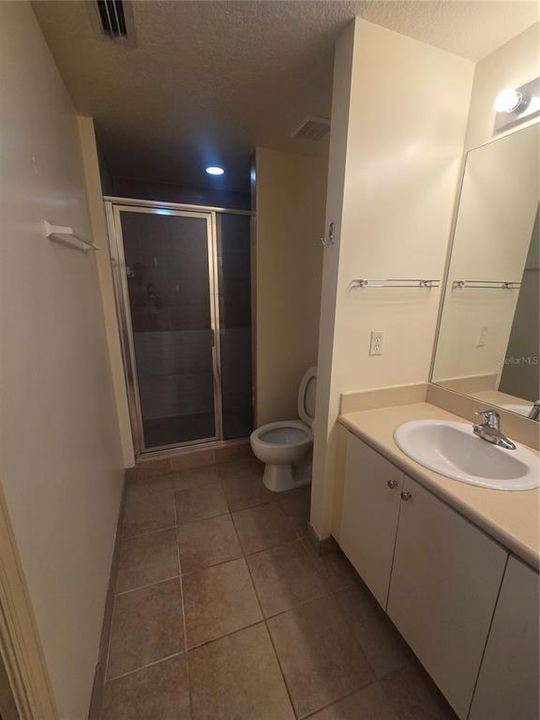 For Rent: $1,400 (2 beds, 2 baths, 932 Square Feet)