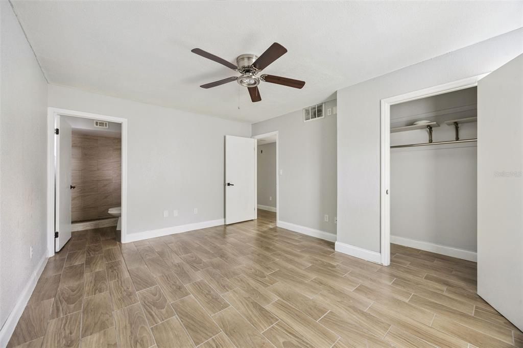 For Sale: $299,900 (3 beds, 2 baths, 1100 Square Feet)