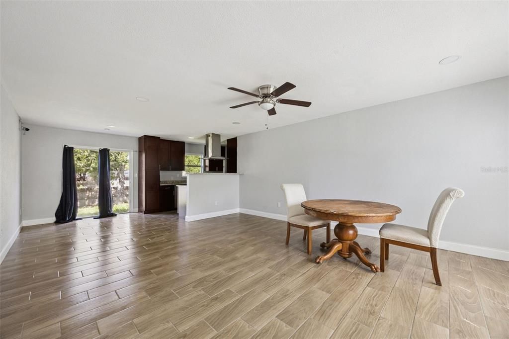 For Sale: $299,900 (3 beds, 2 baths, 1100 Square Feet)