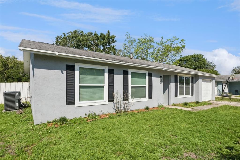 For Sale: $299,900 (3 beds, 2 baths, 1100 Square Feet)