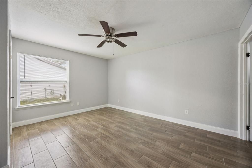 For Sale: $299,900 (3 beds, 2 baths, 1100 Square Feet)
