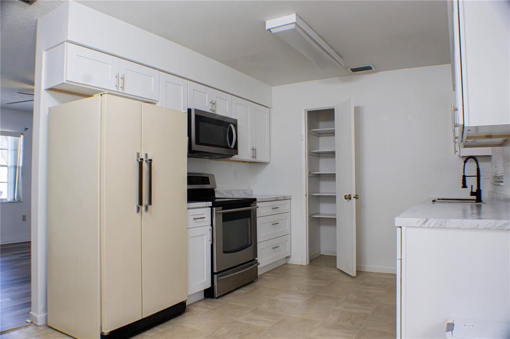 Под контрактом: $195,900 (2 спален, 2 ванн, 1025 Квадратных фут)