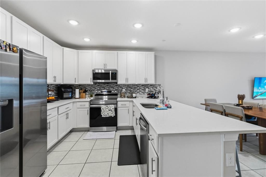 На продажу: $295,900 (3 спален, 2 ванн, 1762 Квадратных фут)
