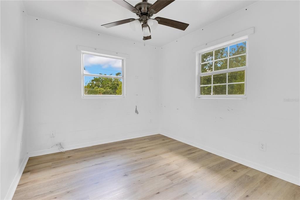 Active With Contract: $220,000 (4 beds, 1 baths, 1252 Square Feet)