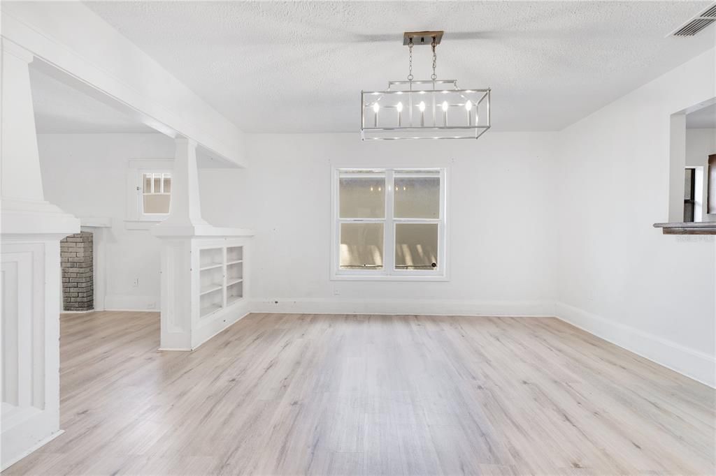 Active With Contract: $220,000 (4 beds, 1 baths, 1252 Square Feet)