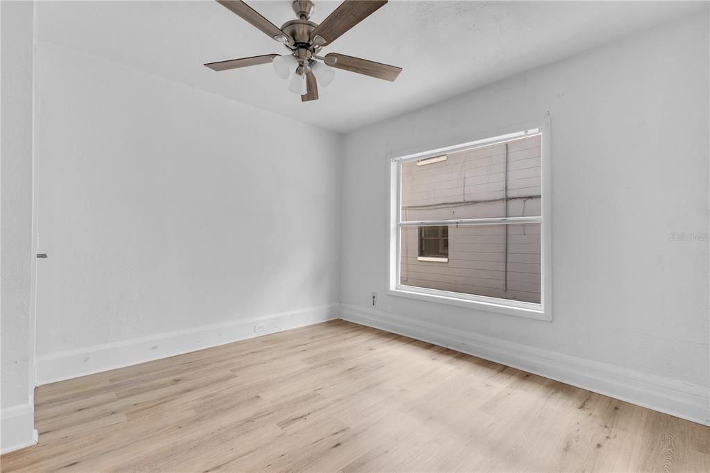 Active With Contract: $220,000 (4 beds, 1 baths, 1252 Square Feet)