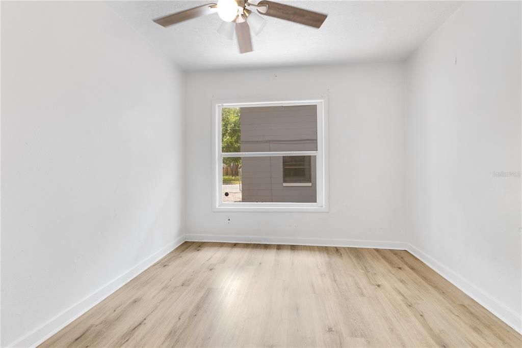 Active With Contract: $220,000 (4 beds, 1 baths, 1252 Square Feet)