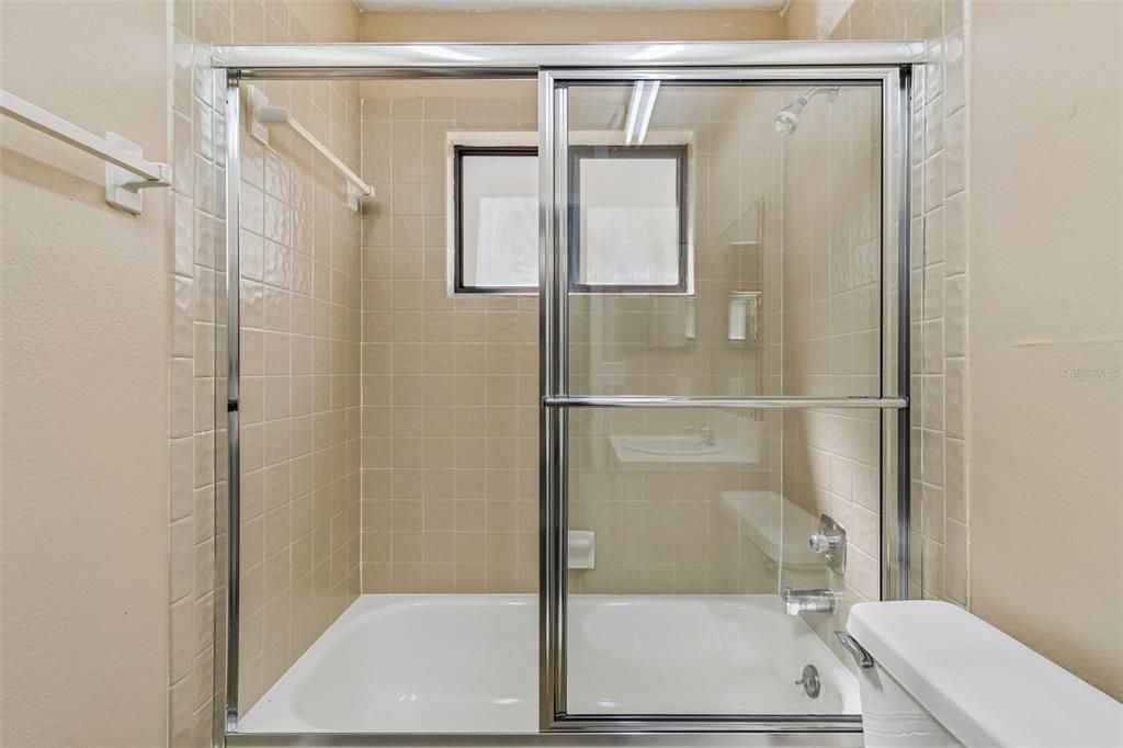 Active With Contract: $1,500 (2 beds, 2 baths, 906 Square Feet)