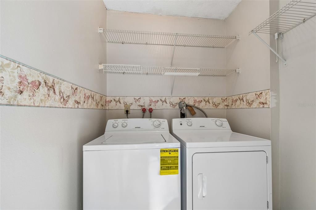 Active With Contract: $1,500 (2 beds, 2 baths, 906 Square Feet)