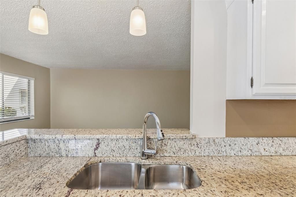 Active With Contract: $1,500 (2 beds, 2 baths, 906 Square Feet)