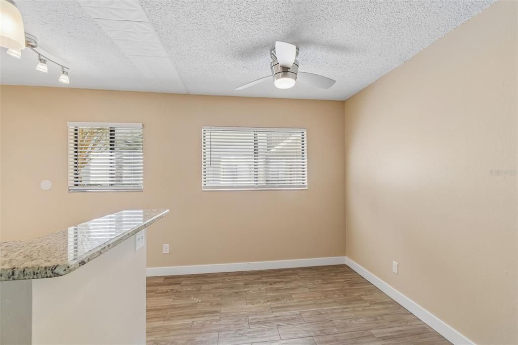 Active With Contract: $1,500 (2 beds, 2 baths, 906 Square Feet)