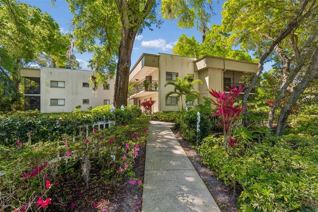Active With Contract: $1,500 (2 beds, 2 baths, 906 Square Feet)