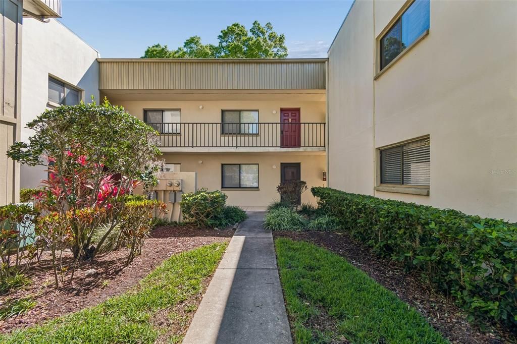 Active With Contract: $1,500 (2 beds, 2 baths, 906 Square Feet)