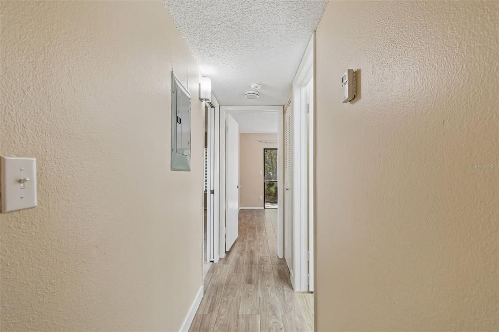 Active With Contract: $1,500 (2 beds, 2 baths, 906 Square Feet)