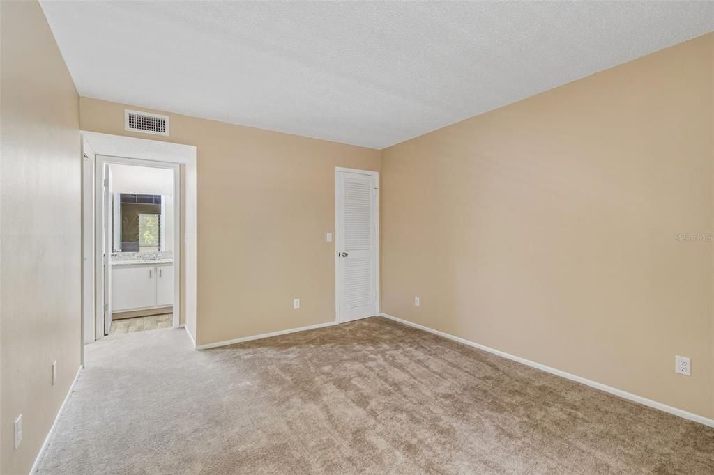 Active With Contract: $1,500 (2 beds, 2 baths, 906 Square Feet)