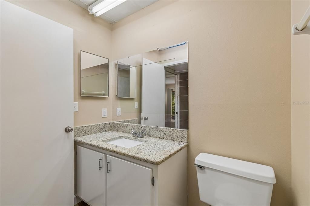 Active With Contract: $1,500 (2 beds, 2 baths, 906 Square Feet)