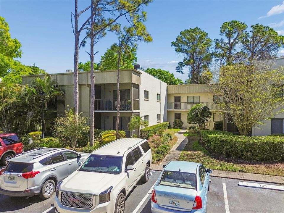 Active With Contract: $1,500 (2 beds, 2 baths, 906 Square Feet)