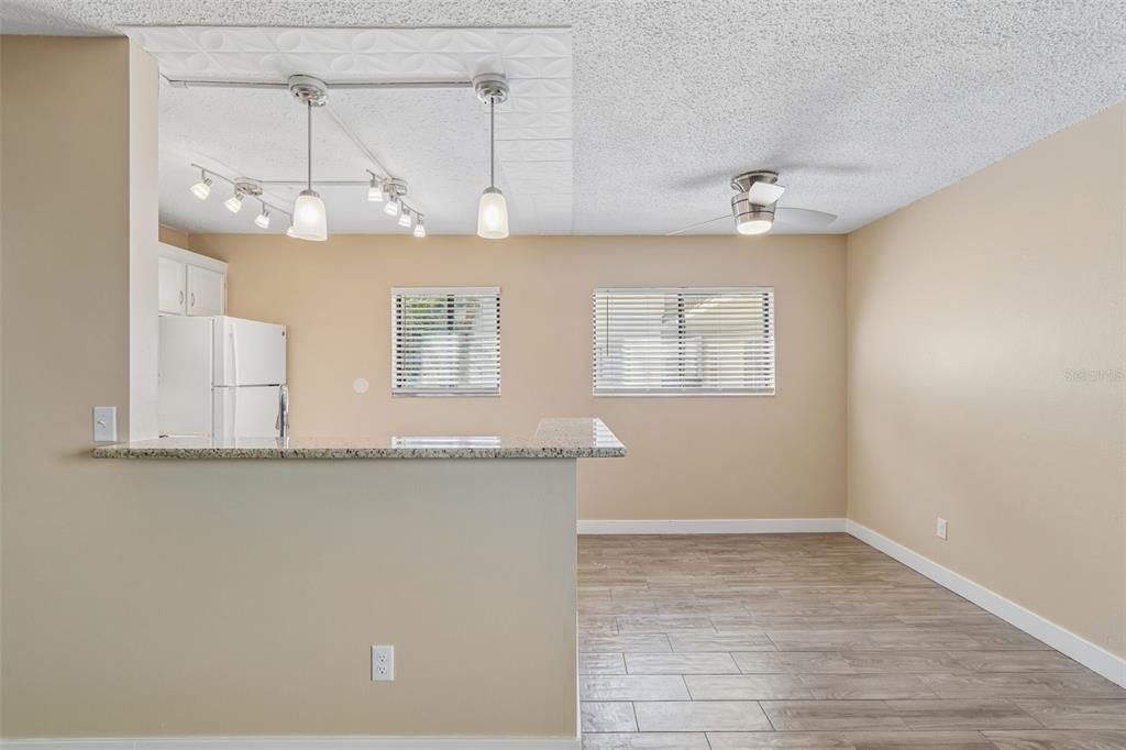 Active With Contract: $1,500 (2 beds, 2 baths, 906 Square Feet)