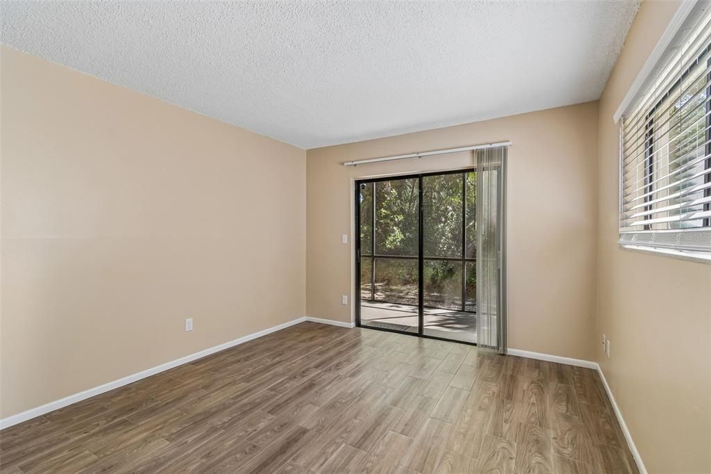 Active With Contract: $1,500 (2 beds, 2 baths, 906 Square Feet)
