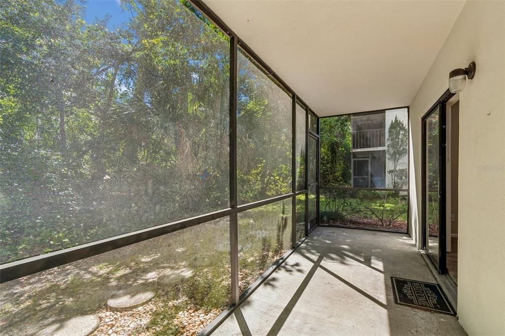Active With Contract: $1,500 (2 beds, 2 baths, 906 Square Feet)