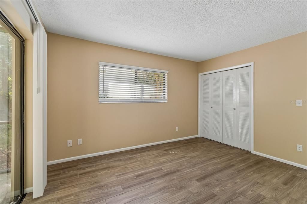 Active With Contract: $1,500 (2 beds, 2 baths, 906 Square Feet)