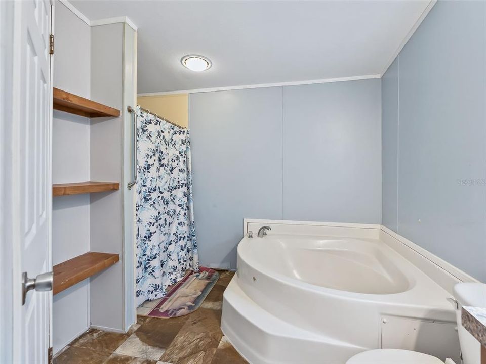 For Sale: $274,900 (3 beds, 2 baths, 1232 Square Feet)