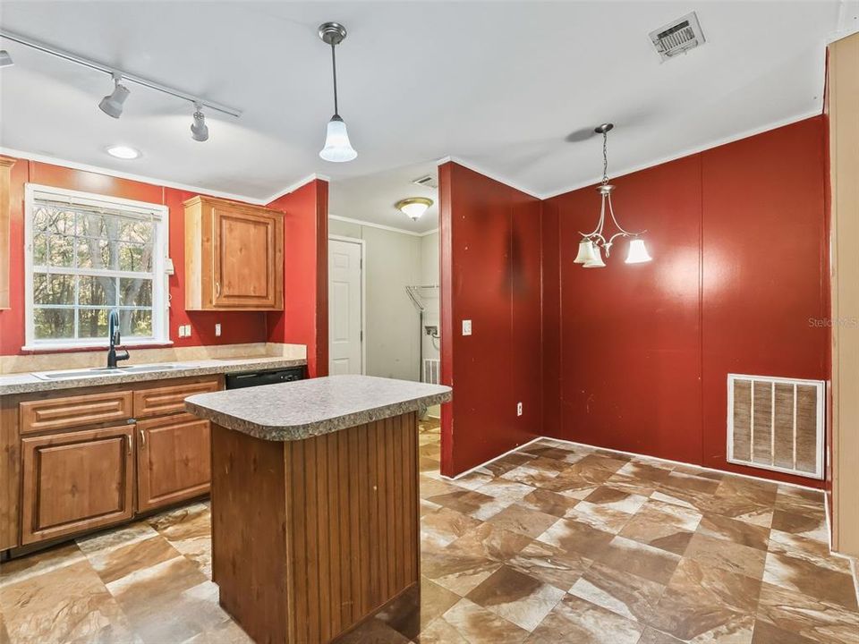 For Sale: $274,900 (3 beds, 2 baths, 1232 Square Feet)