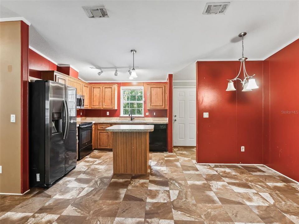 For Sale: $274,900 (3 beds, 2 baths, 1232 Square Feet)